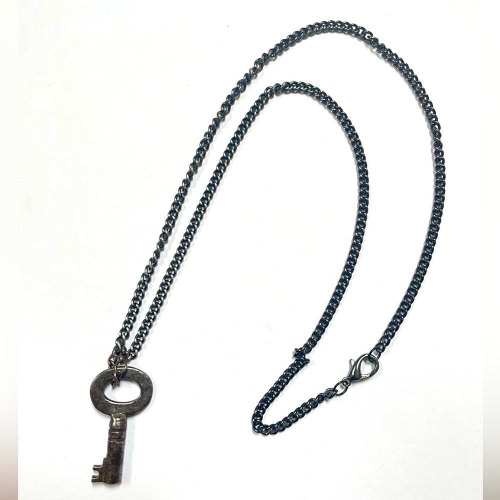 Chain Neckless 23 inches  and key pendant 1.5 inches Vintage